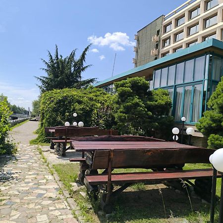 Hotel Carpati Бая Маре Екстериор снимка